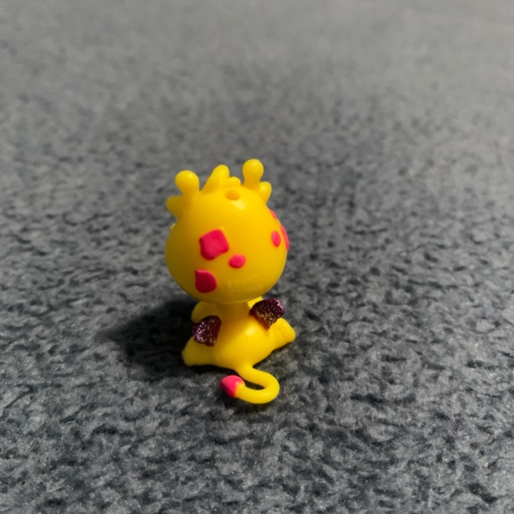 HATCHIMALS COLLEGGTIBLES
FIGURE - Picture 7 of 8